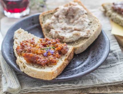 bruschette con salsiccia