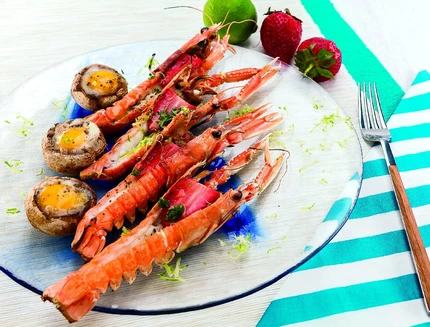 scampi-grigliati-alle-fragole-con-funghi-e-uova-di-quaglia-a1871-5