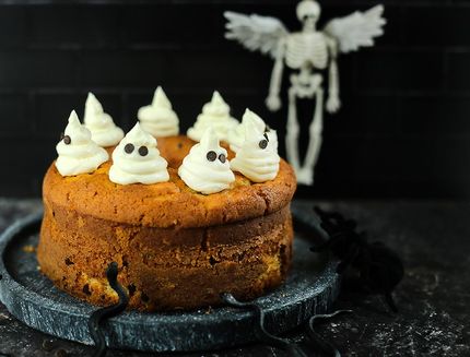 ciambellone con gocce di cioccolato e fantasmini (1)